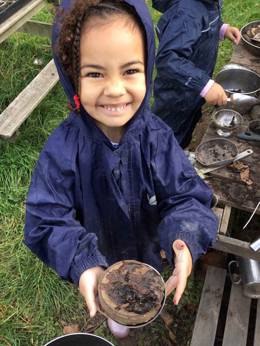 TJPrimary's tweet photo. Class RSC had a wonderful time at their first Forest School session today π³ #TJReception #TJForestSchool #TJOutdoorLearning https://t.co/cwAvlbZ1yC