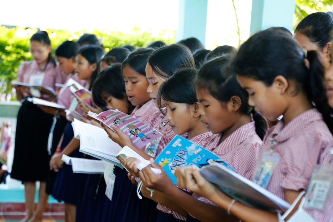 A l'occasion de la #journéemondialedesenseignants, nous mettons à l'honneur nos professeurs! 142 #professeurs qui enseignent sur nos campus : 9 en maternelle, 73 en primaire, 28 au collège et 32 au lycée 📚 Un immense #merci à notre équipe pédagogique.
#ToutesÀlecole 🙏