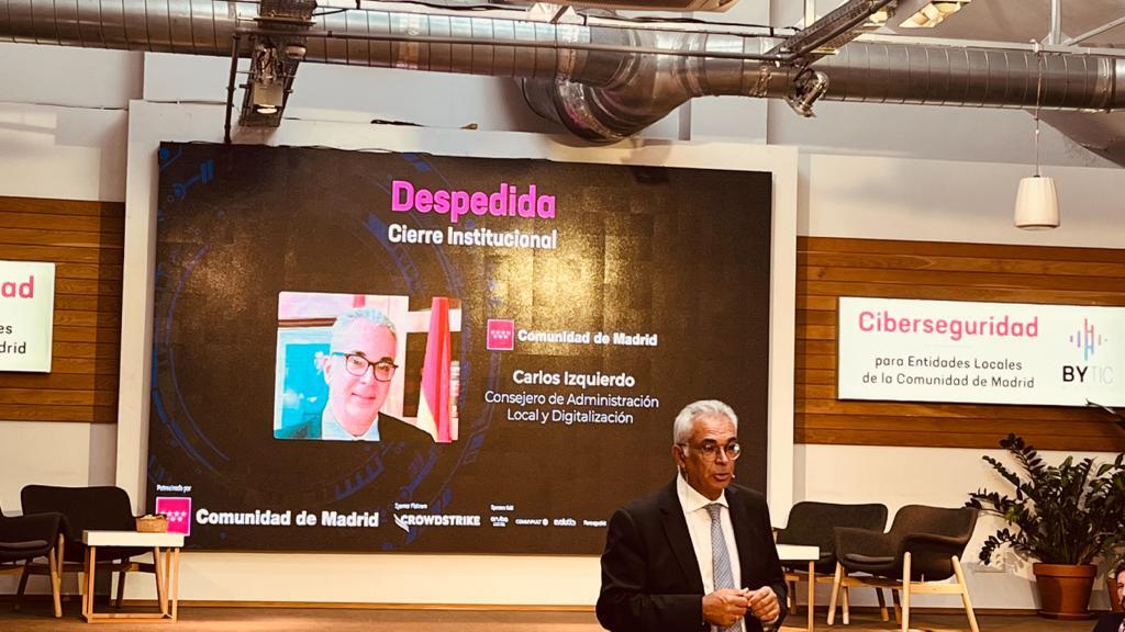 AdmonLocalCM's tweet photo. 🏢 El consejero @carlosizqtorres ha explicado en las jornadas para entidades locales organizadas por @bytic_media que con la puesta en marcha de la agencia de ciberseguridad, la  @ComunidadMadrid dará cobertura a las administraciones locales.

 https://t.co/3Su6CM8efx https://t.co/mpKYxMnZlm