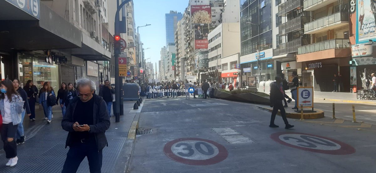 AlertasTransito's tweet photo. 👨⚕️👩⚕️#Manifestacion #Medicos
⛔ #Corte Total #AvCorrientes y #AvCallao
🚧 Segui los #Cortes y #Piquetes minuto a minuto en
https://t.co/Q3VsBtUqCf
#AlertasTransito https://t.co/N4kOXGP2pM