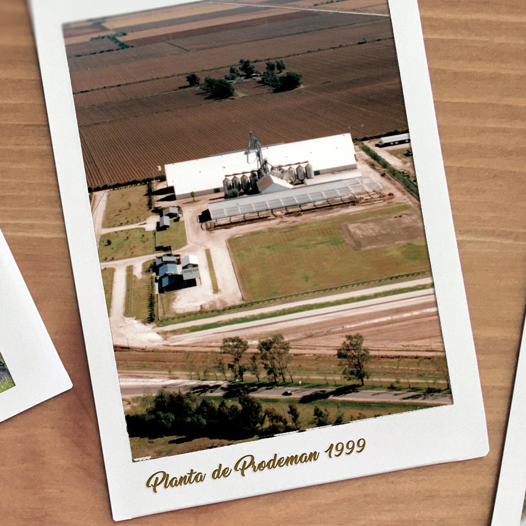 prodemanok's tweet photo. Estamos orgullosos 😊 de nuestros proyectos compartidos, 🤝 de nuestra historia, el presente y por supuesto por el futuro de las nuevas generaciones.
¡Feliz Día a todas las Empresas Familiares de nuestro país 👨👩👧👦 🇦🇷 !
#prodeman #PDM #somosprodeman #agro #empresafamiliar https://t.co/tiyo0Hn9E9