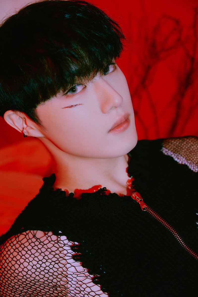 DD_0908's tweet photo. #CIX #REPLAY_CIX
고를수 없어서 빤..히..보다가 내맘대로 콜라주 만들면서 화보 씹뜯맛 했답니다❗️❗️일단 보면서 유니콘때 현석이 의상과 비슷한듯 다른듯 느낌이 좋았고 유니콘때의 그 생생함이 생각났어요! 그리고 두번째 사진에서 현석이의 상처입은 야수같은 깊은눈 .. 느낌이 넘 쭈아요🐰🤍🤍 https://t.co/cFvUxmbZm3