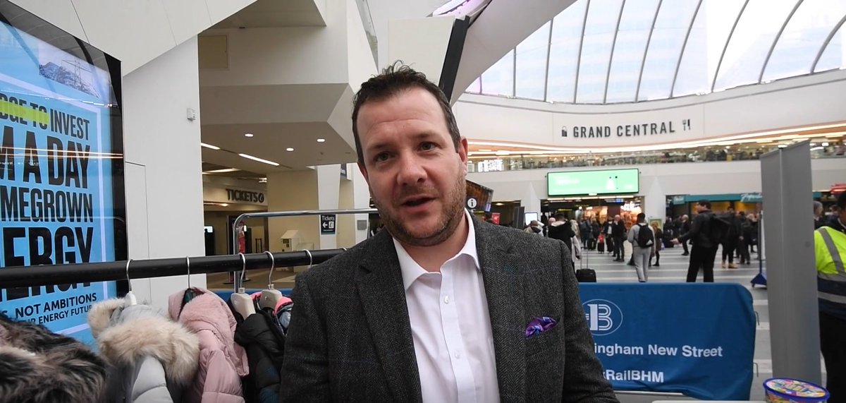 OasisAcademies's tweet photo. After hearing how some pupils at Oasis Academy Shorth Heath were arriving to school cold and wet, Mark Goodall decided to take action and raise funds to help families buy coats for their children. 

Read more here - https://t.co/Zc2xE4IcsF. #CosyCoats https://t.co/xbDErTteoZ