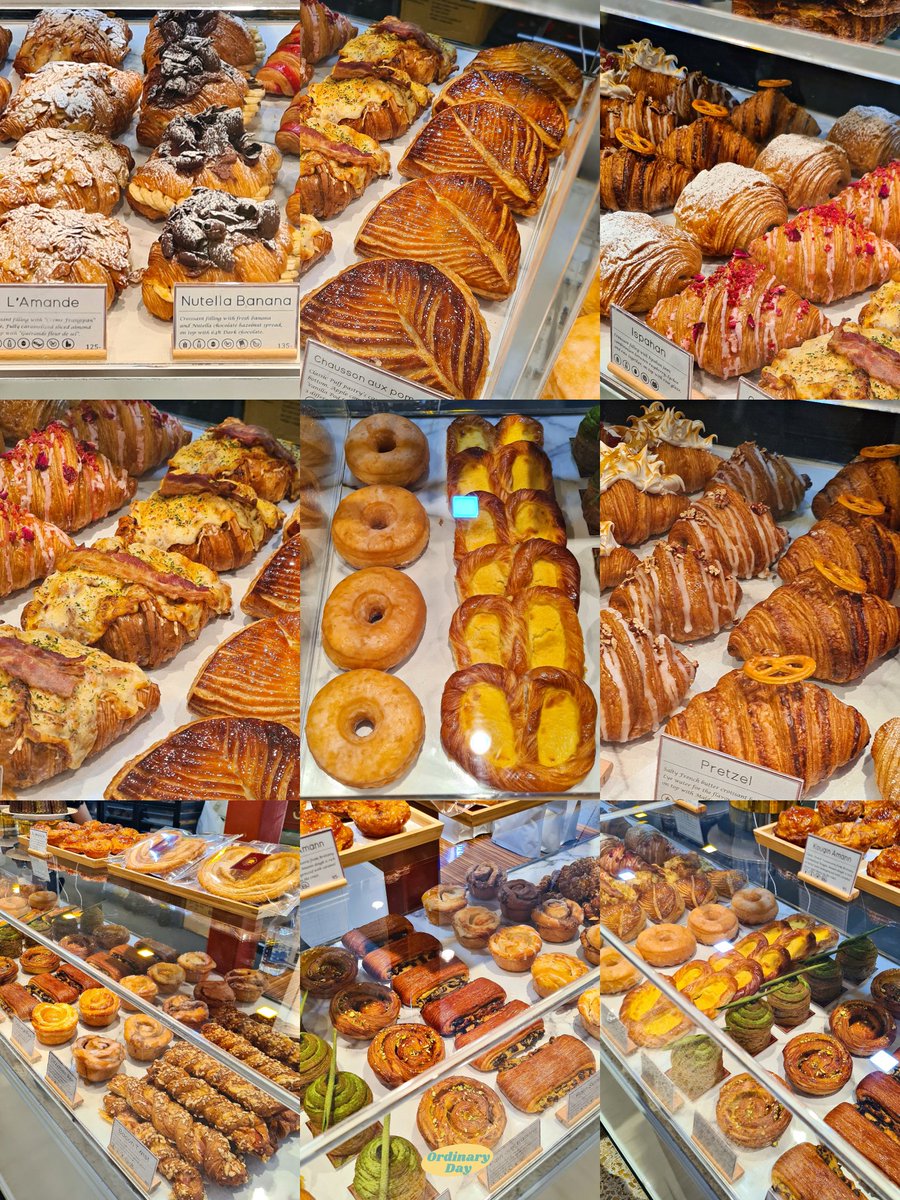 Cafe_LittleGirl's tweet photo. 🥐🍒🍫 ตึงจัดดด คนรักครัวซองต์คือเดินผ่านไม่ได้จริงๆ ร้าน 𝐓𝐢𝐞𝐧𝐠𝐧𝐚 𝐕𝐢𝐞𝐧𝐧𝐨𝐢𝐬𝐞𝐫𝐢𝐞 แทบยกร้านมาเปิดบูธที่เซนเวิลแล้วอะ ขนมเยอะมาก ฮือออ 🤧✨ น่ากินทุกอย่างเลย วันนี้วันแรกคนต่อแถวตลอด ครัวซองต์ชิ้นใหญ่เบิ้ม! ไส้แน่นตู้มๆ 🫶🥨🧈💞

@aroii @ReviewAroii @CAFETELLER https://t.co/0O4HOXTP2o