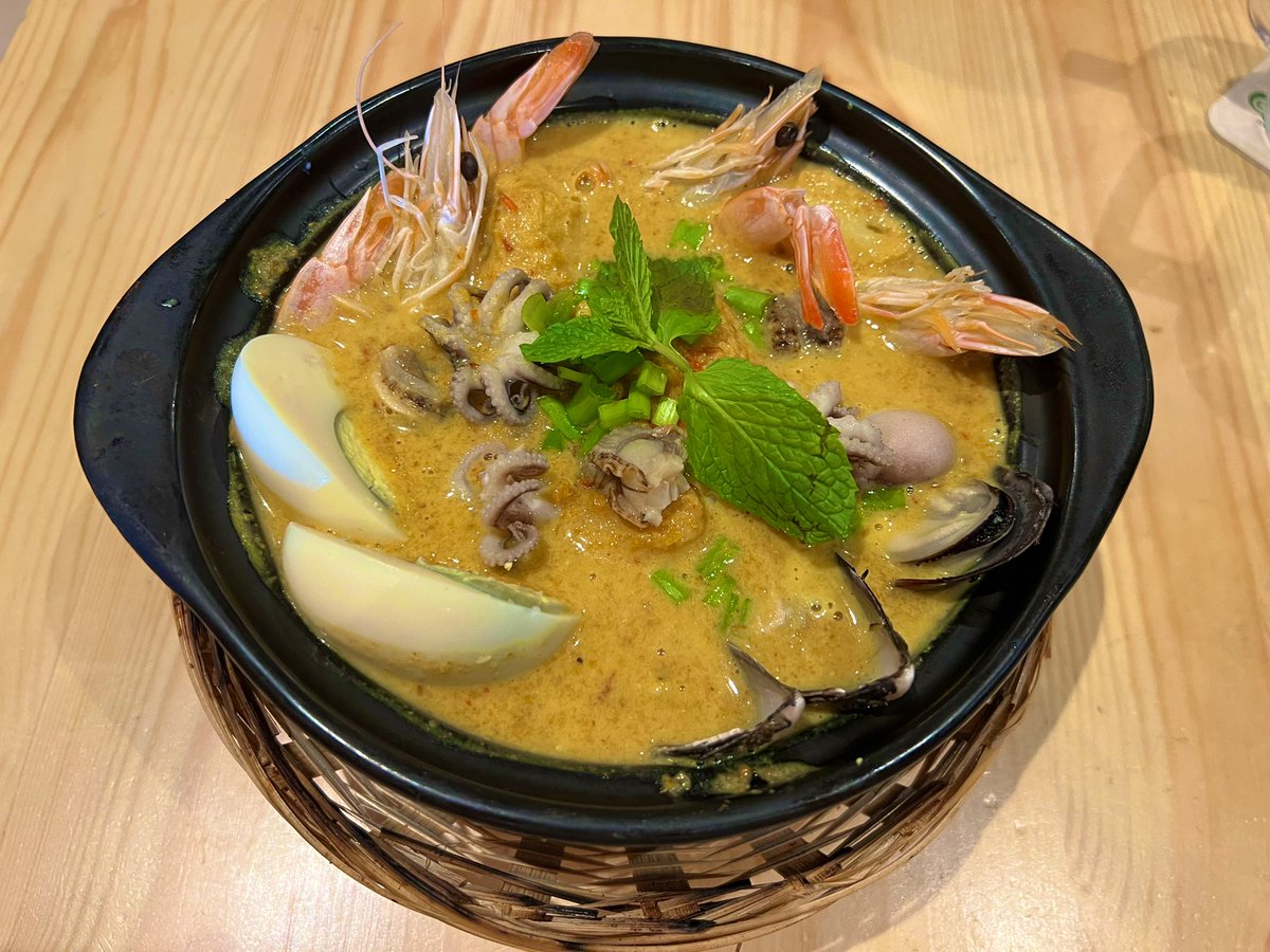 Young Sonia tweet media