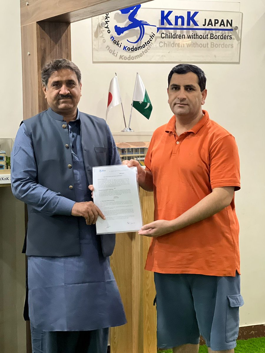 CDFsindh's tweet photo. Signed MOU with KnK Japan for the flood emergency response in Jacobabad, Sohbat Pur and Jaffarabad districts
@KnKJapanPak
#CDFfloodresponse
#CDFKnKcollaboration https://t.co/dSYohWibCN