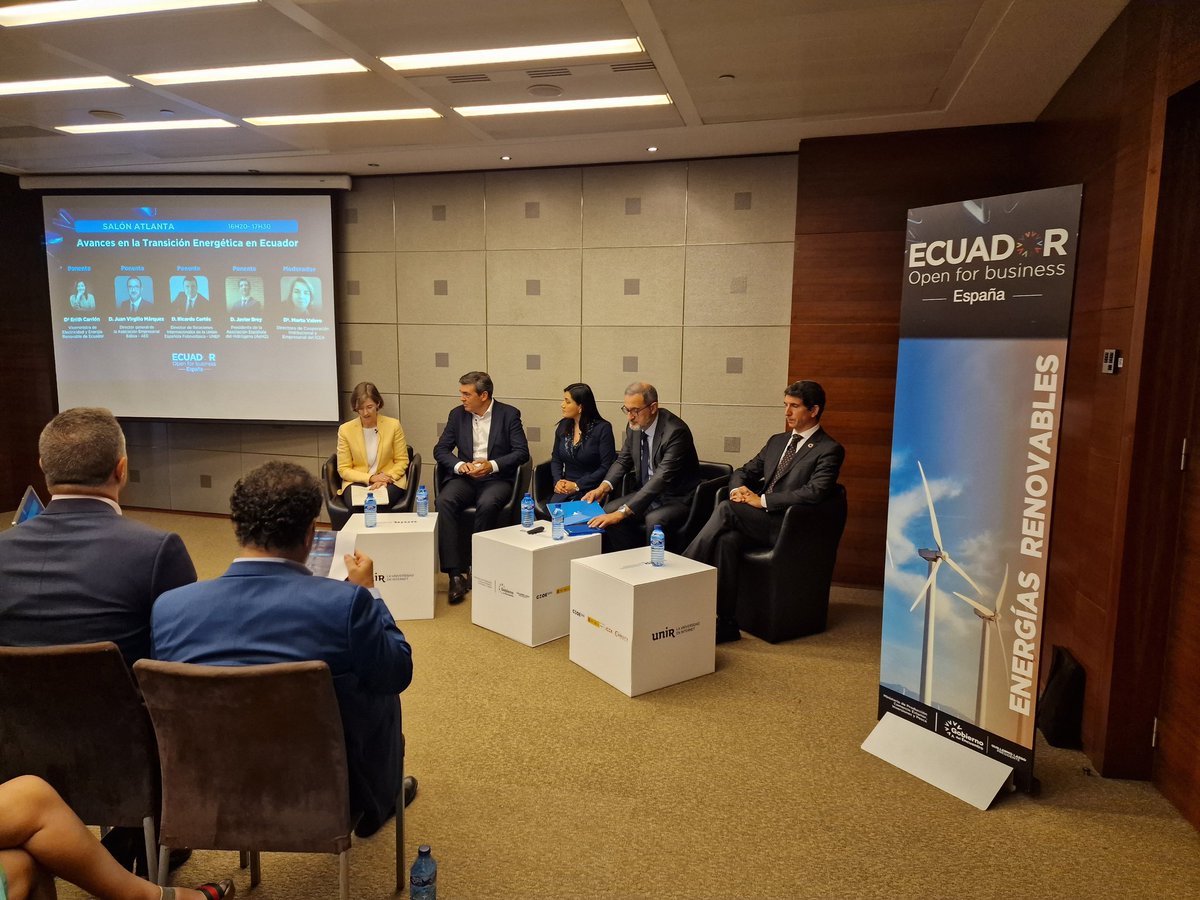 EcOpen4Business's tweet photo. Y en paralelo la sesión sobre inversión en energia renovables en #EcuadorOpenforBussines 🇪🇨

- Enith Carrión, Viceministra de @RecNaturalesEC

- Juan Virgilio Márquez, @aeeolica

- Ricardo Cortés, @UNEFotovoltaica

- Javier Brey, @AeH2_ENG https://t.co/oWqMOk9FvP