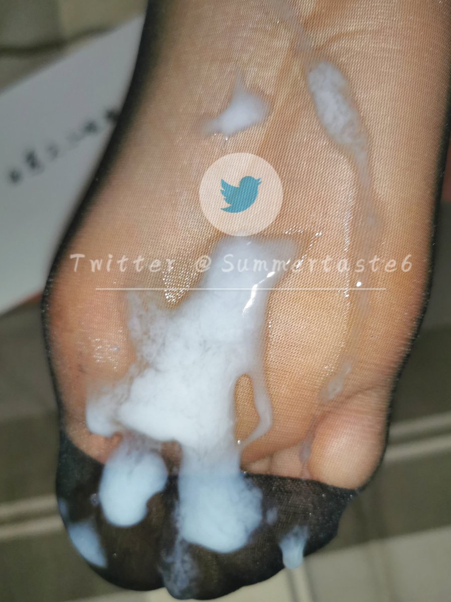 Summertaste6's tweet photo. 老公爱闻我的丝袜脚就算了，还要把浓稠���精液射在丝袜脚底，请问这是什么癖好呢？
@profuns1 @Sayya_Loveme @siwajiao @2blackstocking @52hub @jiaoshiwb @tbzt3623 @meizushe_foot @xiaotuz9977    @wqganenshi_ @Naptography1 #夫妻 #丝袜少妇 #恋足 #黑丝脚 #榨精女王 #射丝袜 #交公粮 https://t.co/tU1L3K5yzr