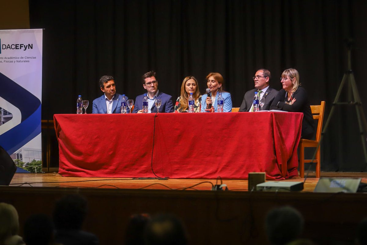 TeresitaMadera's tweet photo. Se realiza por primera vez en nuestra provincia el Congreso Argentino de Ciencias de la Computación, celebramos esta iniciativa que permite a nuestros jóvenes debatir e informarse sobre temas de gran interés por su destacada salida laboral, en el presente y el futuro 👏 https://t.co/stA0UgWa6Y