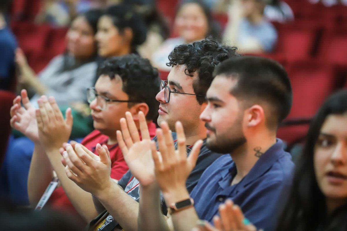 TeresitaMadera's tweet photo. Se realiza por primera vez en nuestra provincia el Congreso Argentino de Ciencias de la Computación, celebramos esta iniciativa que permite a nuestros jóvenes debatir e informarse sobre temas de gran interés por su destacada salida laboral, en el presente y el futuro 👏 https://t.co/stA0UgWa6Y