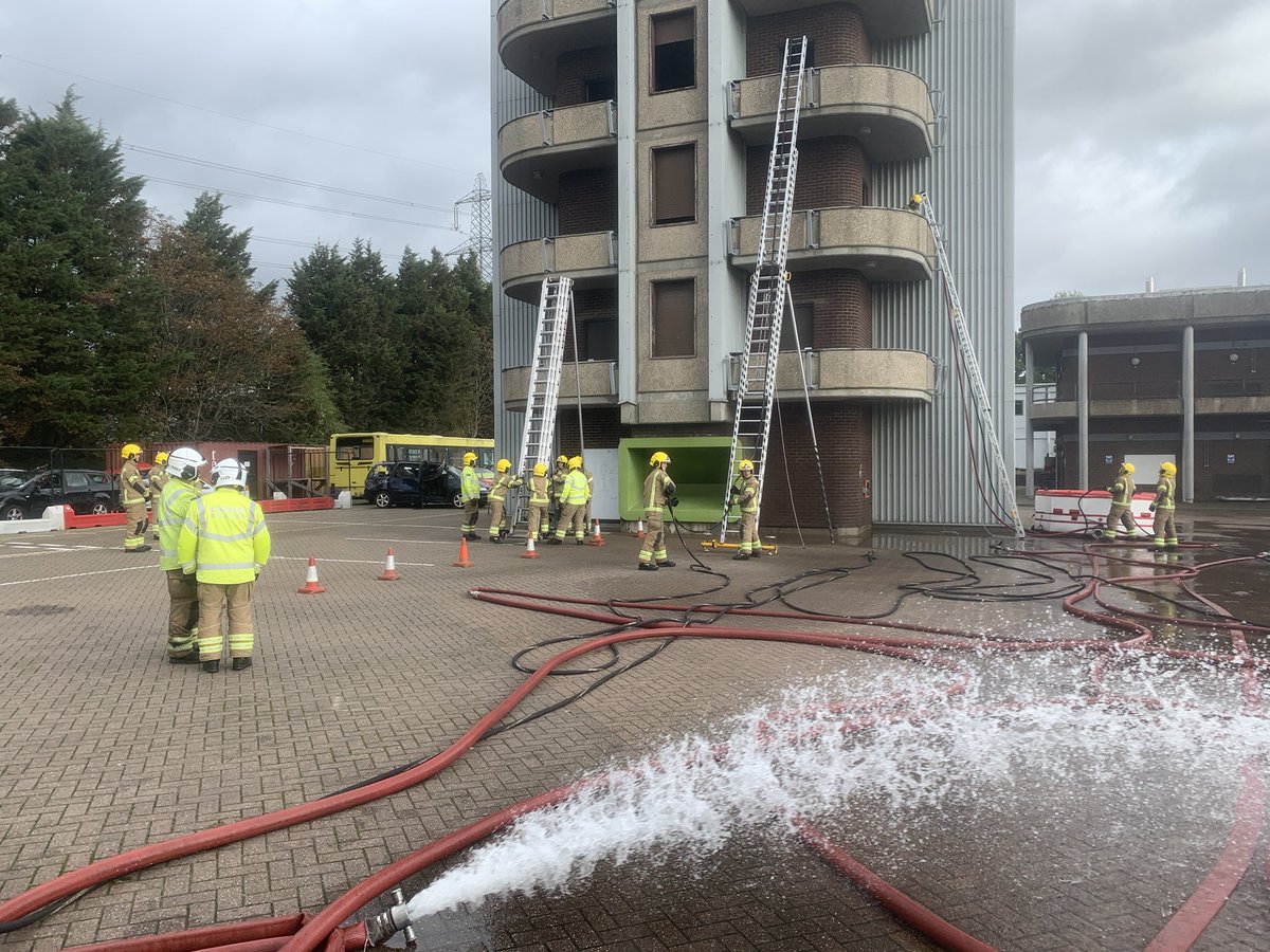McclemontPeter's tweet photo. Went out on the @HIWFRS_LandD drill yard for WDS trainees Station Manager quality assurance of core skills. Really nice to see great team work, skills and passion for what is a great job. Also met the correct On Call trainees, on day 3 but already loving it👍 https://t.co/66sxGPm2px