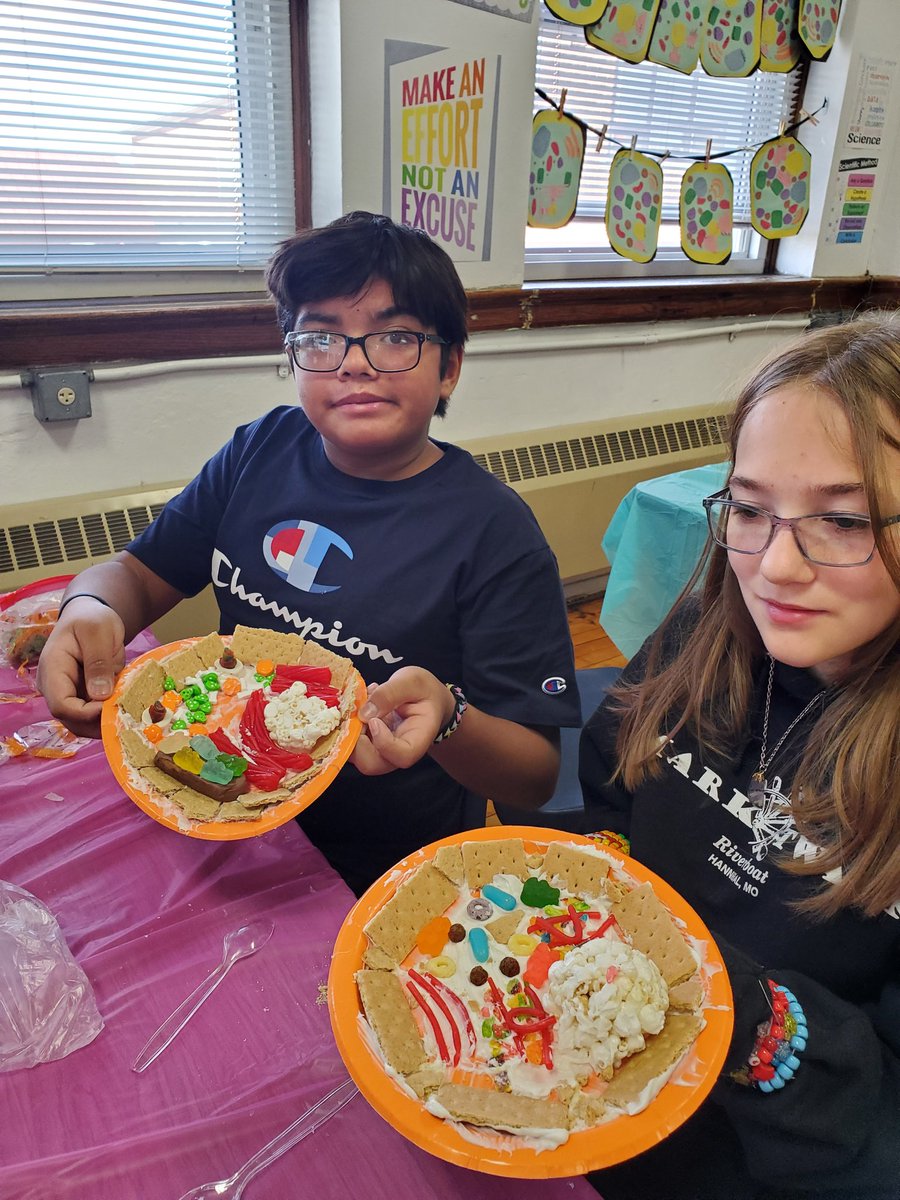 iwmsmac's tweet photo. Ms. Zelhart's Life Science classes are making edible plant and animal cells using candy to represent organelles. @IW_Supe @IWMSRaiders https://t.co/ymF78aRGaf