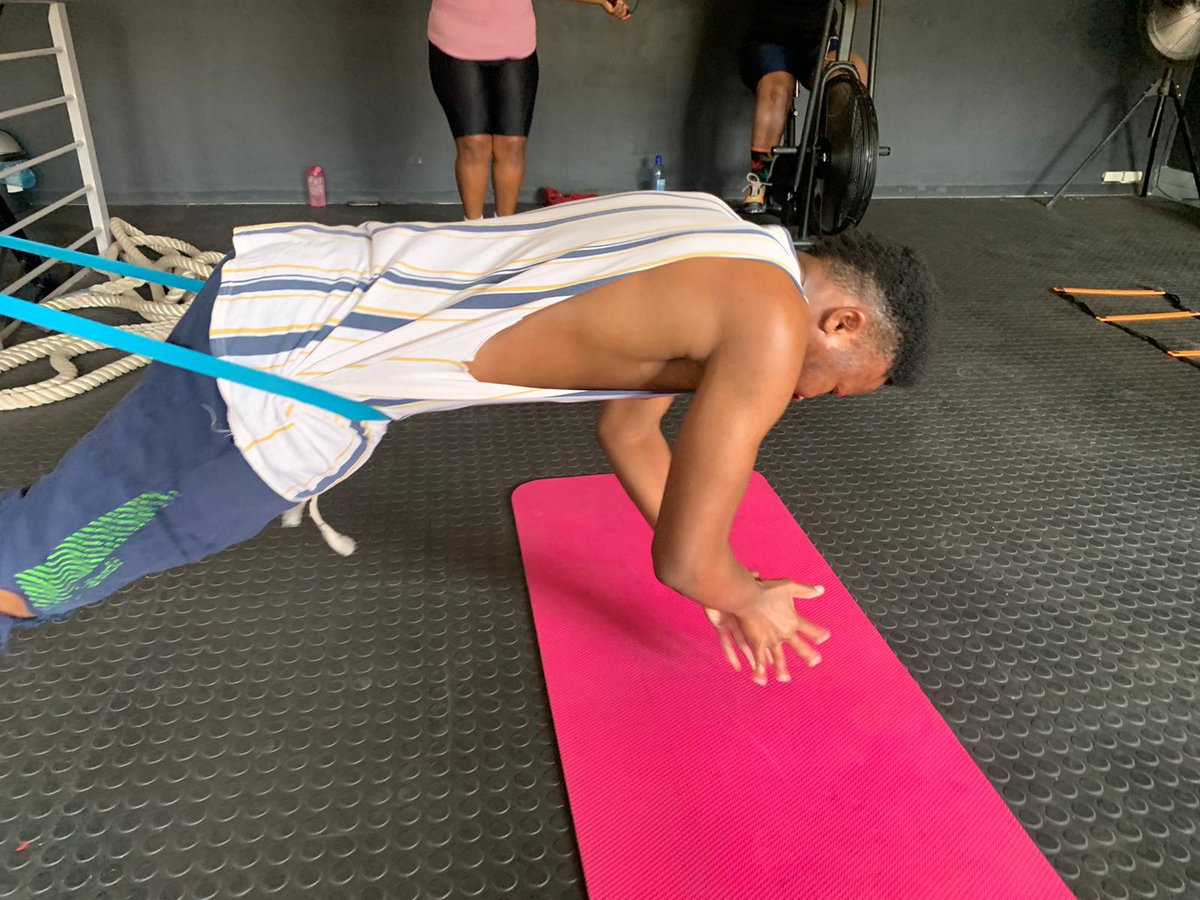TshegoMatheba's tweet photo. #AVSFITNESS #BeTheBestVersionOfYourself #IfitburnsThenYouAreDoingGreat #fitlittleBro https://t.co/ievyfqcGrt