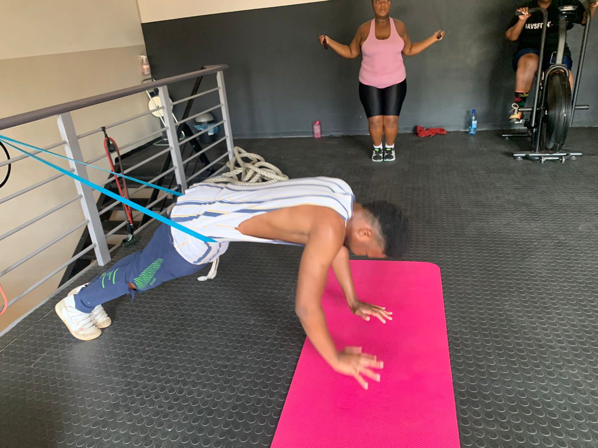 TshegoMatheba's tweet photo. #AVSFITNESS #BeTheBestVersionOfYourself #IfitburnsThenYouAreDoingGreat #fitlittleBro https://t.co/ievyfqcGrt
