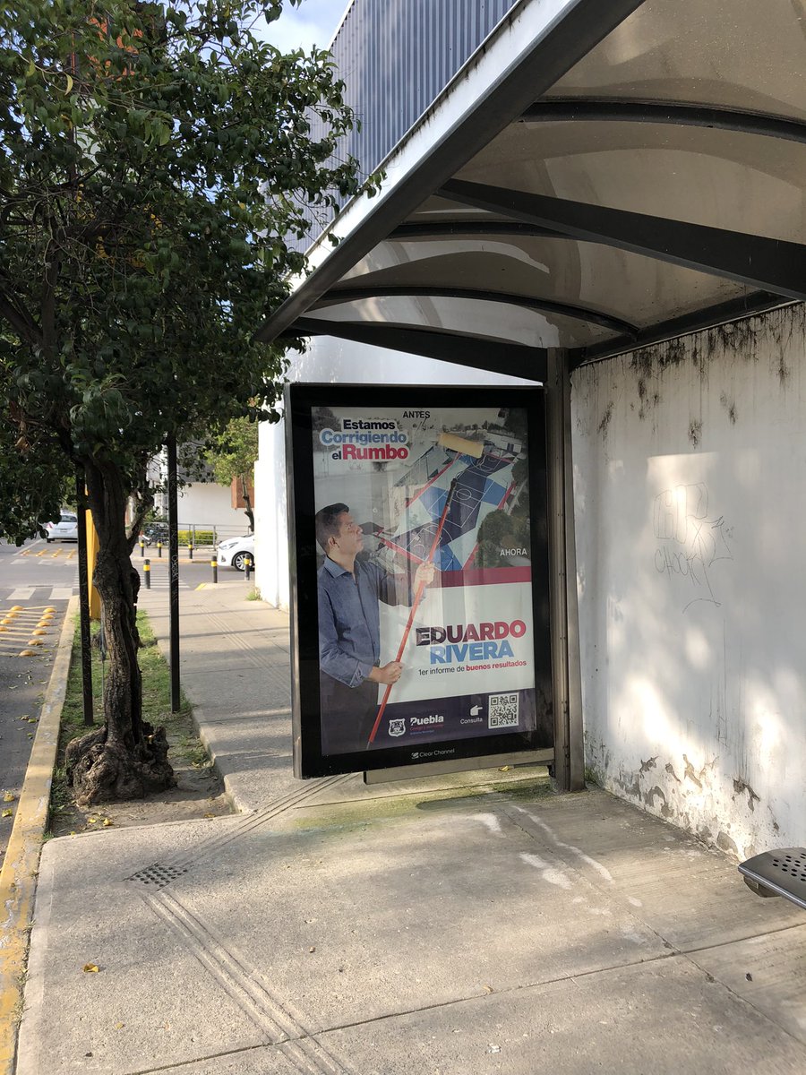 LuisGeteseta's tweet photo. Es la última.  Esta ya se la saben porque y les pedí por favor apoyo y nada. @CEPCPuebla @CICPue @PueblaAyto @MovilidadPue @InfraPue @_lepmx @eduardorivera01 @ClearChannelMX #banqueta #circulacionpeatonal #espaciopublico #TransportePúblico #ciudad #Puebla https://t.co/VPH5Je815z