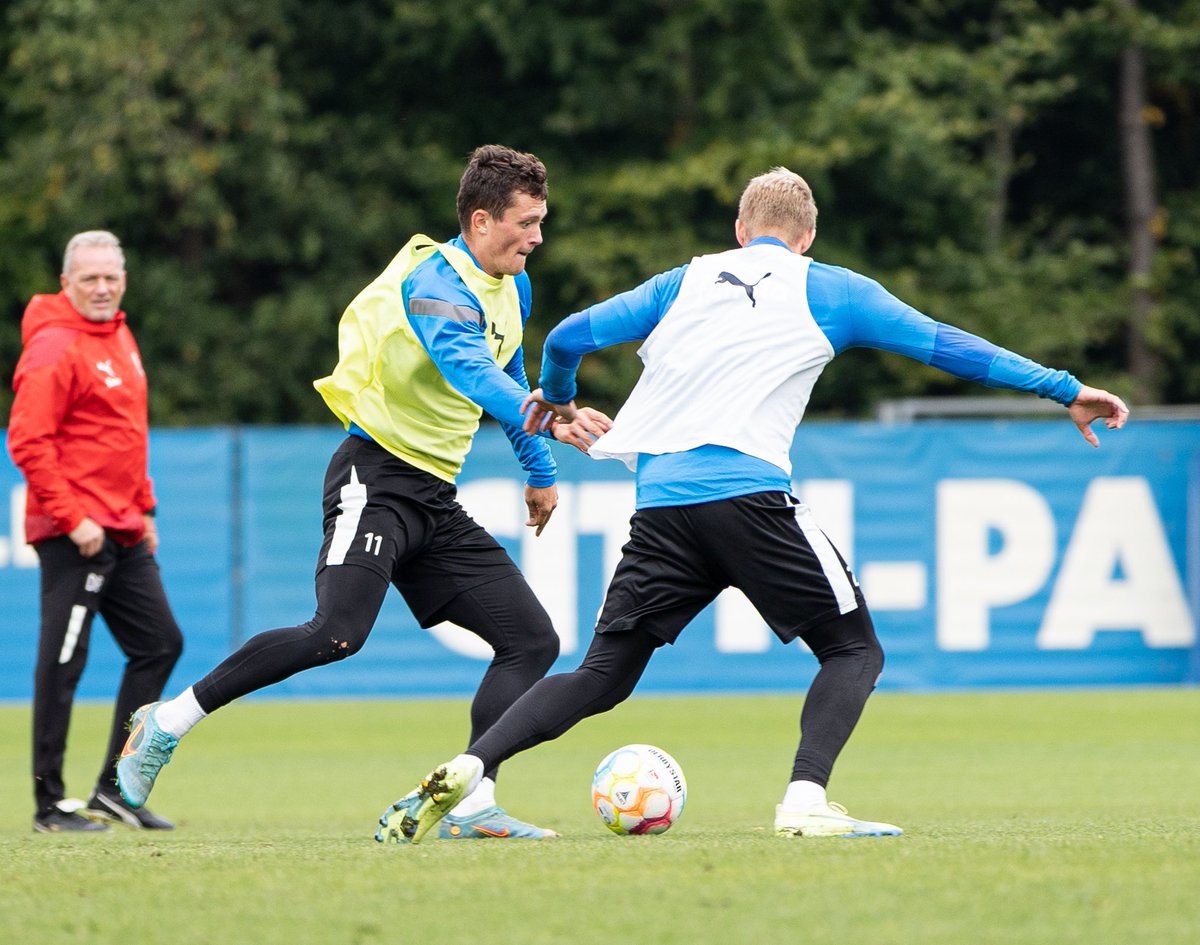 Holstein_Kiel's tweet image. Ist zwar der gleiche Wunsch wie beim letzten Mal, haben wir aber heute alle drei parat! 📸
_
#KielAhoi