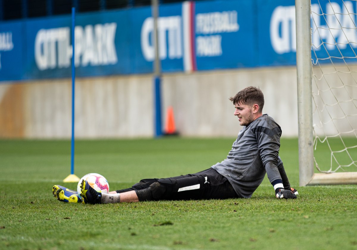 Holstein_Kiel's tweet image. Ist zwar der gleiche Wunsch wie beim letzten Mal, haben wir aber heute alle drei parat! 📸
_
#KielAhoi