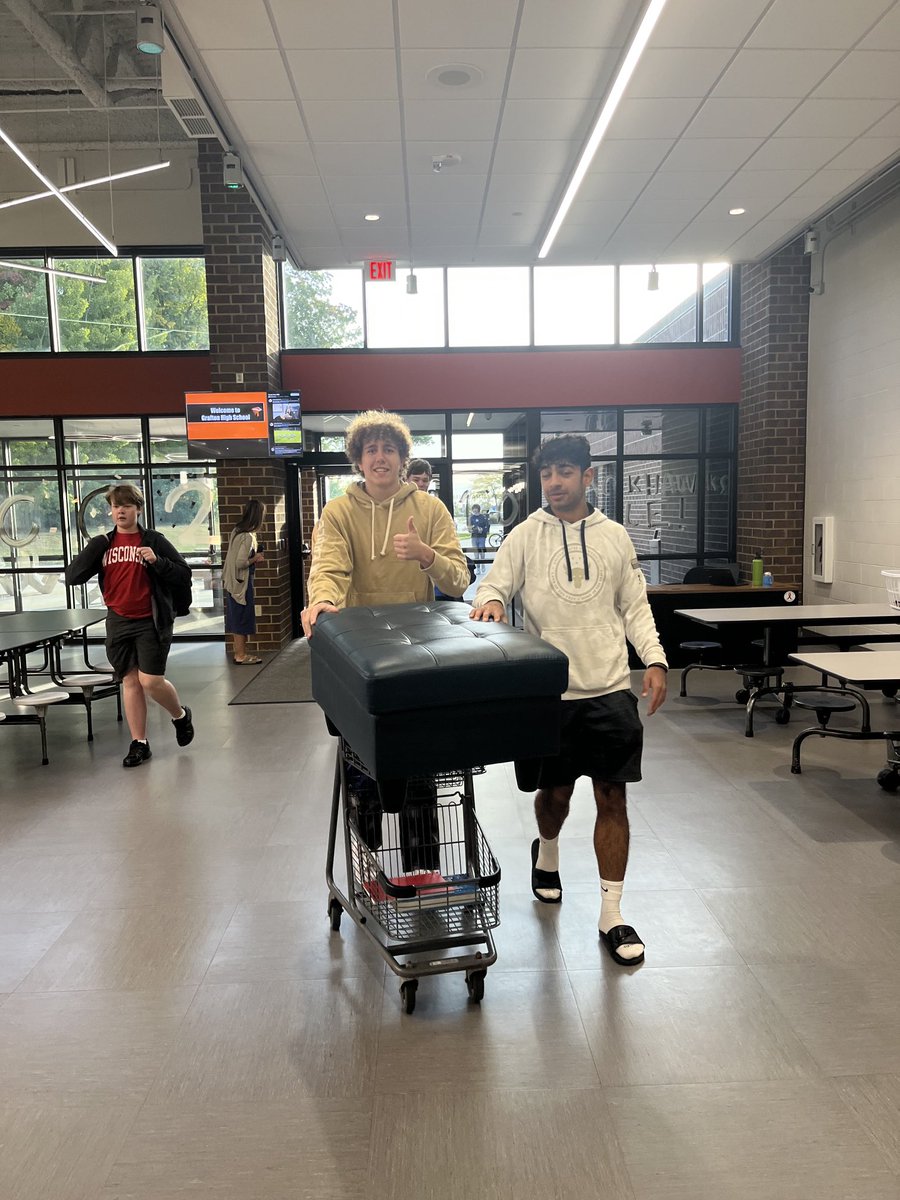 MikeKalina1's tweet photo. Homecoming week at GHS!  Bring anything but a backpack?!! https://t.co/EX8cvmJbBx