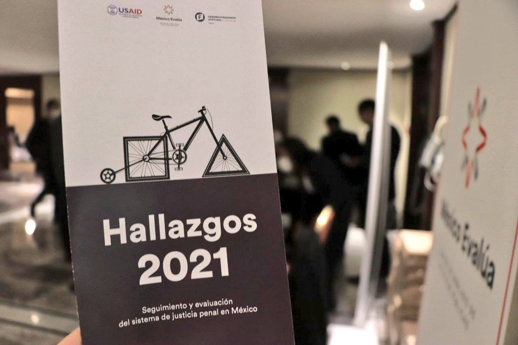 Querétaro nuevamente se sitúa como líder en el ranking nacional presentado por la organización ciudadana <a href="/mexevalua/">México Evalúa</a> en el Informe #Hallazgos 2021, que realiza este ejercicio por noveno año para analizar el avance en la consolidación del Sistema de Justicia Penal Acusatorio