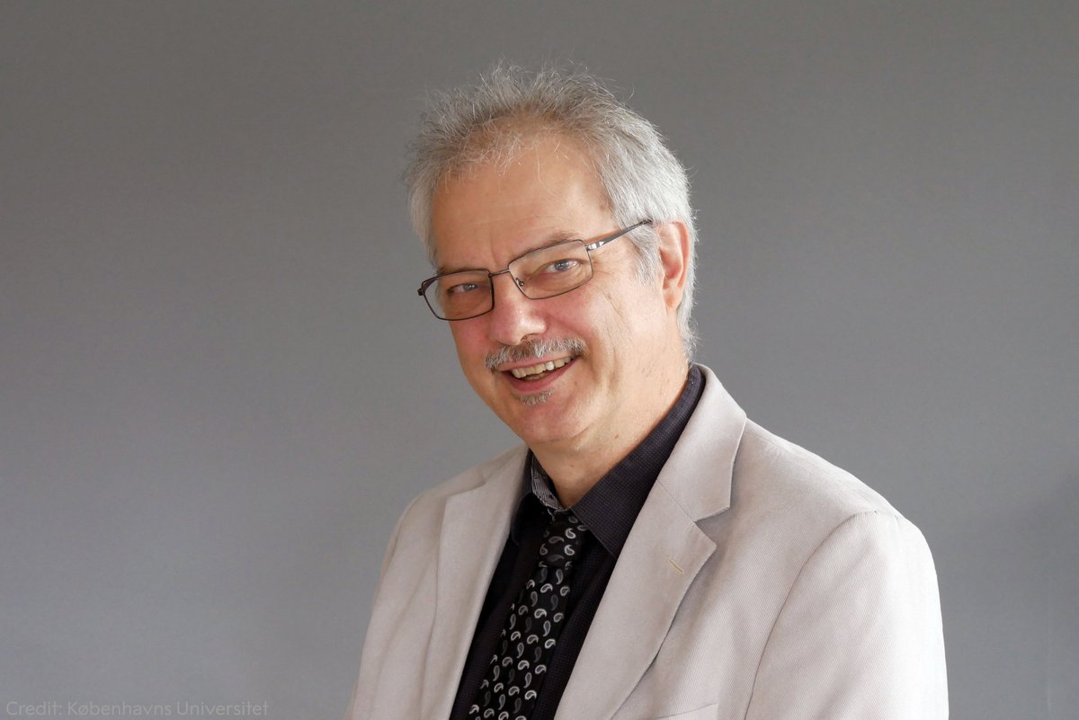 The Nobel Prize (@nobelprize) on Twitter photo Morten Meldal, awarded the 2022 #NobelPrize in Chemistry, was born in 1954 in Denmark.
He is a professor at University of Copenhagen, Denmark (<a href="/koebenhavns_uni/">Københavns Uni</a>).
chem.ku.dk/ansatte/vip/?p… Morten Meldal, awarded the 2022 #NobelPrize in Chemistry, was born in 1954 in Denmark.
He is a professor at University of Copenhagen, Denmark (<a href="/koebenhavns_uni/">Københavns Uni</a>).
chem.ku.dk/ansatte/vip/?p…