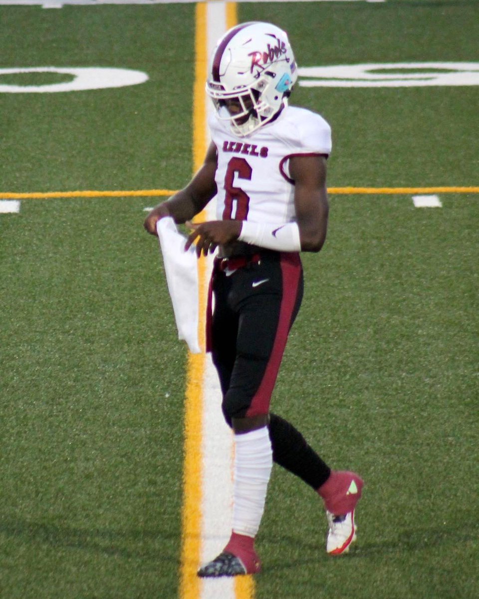 5’9 165lbs ATH from Mid-Carolina High school class of 2023 looking for a home ‼️
Mid szn tape 👇🏽
hudl.com/v/2JD28r