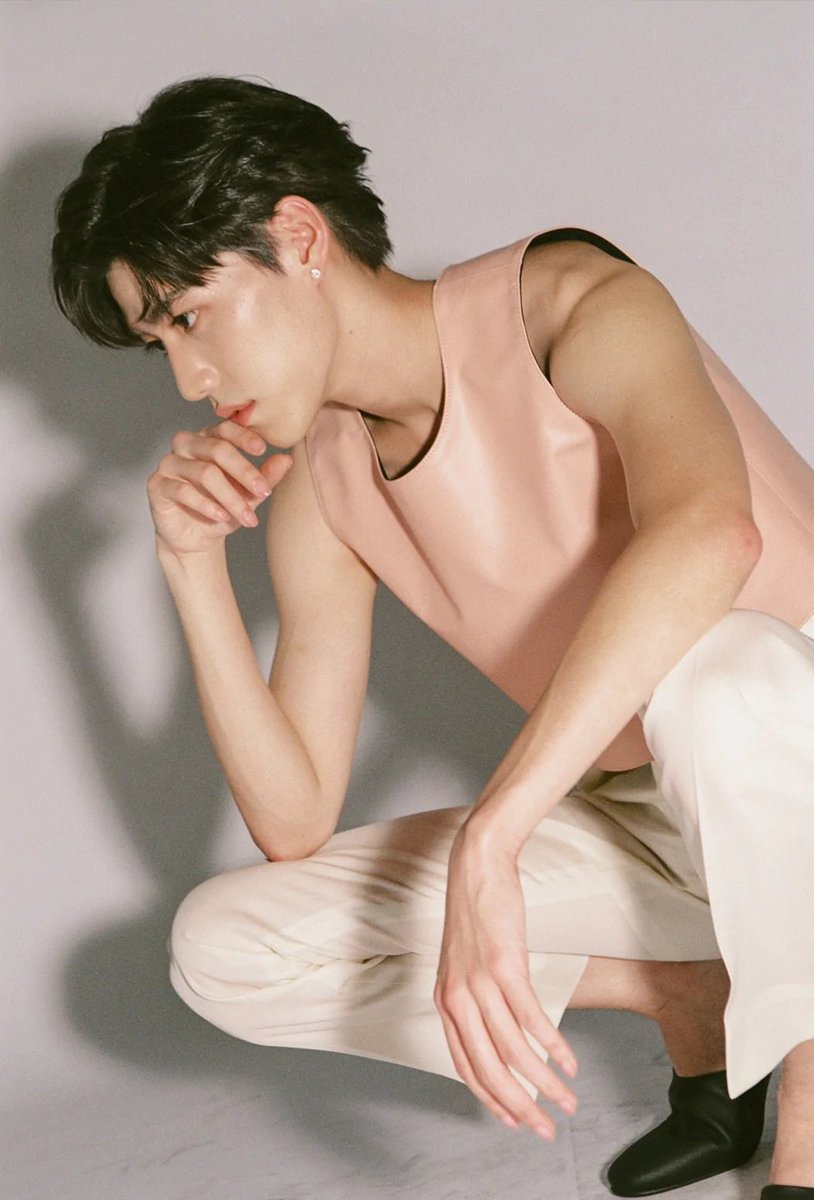 ppkrittlatino's tweet photo. 🌤️PP Krit en la web de VVon Sugunnasil ✨
#VVONxPPKRITT
#BIFW2022
#ConstantVV
#ppkritt @ppkritt https://t.co/C6ZH1a0uZH