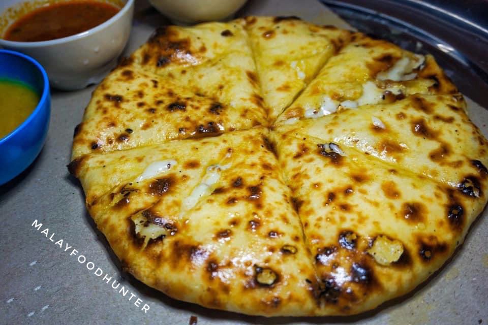 MalayFoodHunter's tweet photo. Sumpah Roti Naan cheese Tempayan Denai Alam lagi best dan sedap dari RSMY!

Bukan beshe beshe mozarella cheese dia letak selambakkkk weh!!!

📍Restoran Kassim Baba Roti Tempayan Naan cheese Denai Alam https://t.co/pELPFVWUpQ