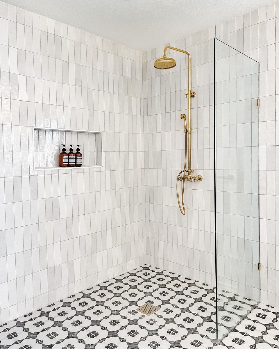 Airbnb bathroom got a major UPGRADE thanks to bradleydesignstudio ✈️

Shower Tile: Cloe 2.5x8 in White
Shower Floors: Enchante 8x8 in Moderno bit.ly/3UOeqnk