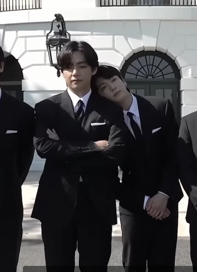 Tayuyx's tweet photo. ทุกคนมาดูกระต่ายอ้อนเสือเร็ว 

#Taekook #Vkook #วีกุก https://t.co/BBJxqXOwrx