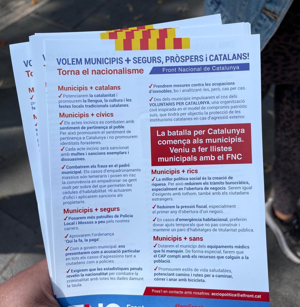 PereFontanals's tweet photo. Panfleto del @FNCatalunya repartit a Manresa.

Però no són racistes. https://t.co/gAITFsf79H