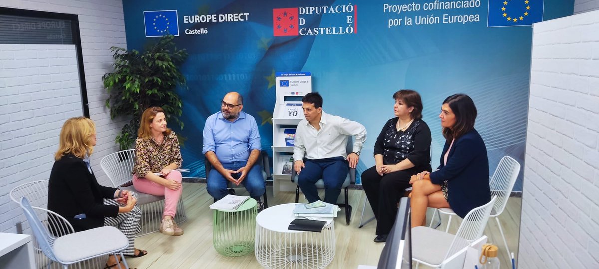EcomayaProyecto's tweet photo. Reunión con Diputación de Castelló, con el diputado de Promoción Económica, Pau Ferrando, la jefa del Servicio de Promoción Económica y Relaciones Internacionales de la Diputación de Castelló, Ana Belén Arzo y la responsable de la oficina Europe Direct Castelló, Teresa Tena. https://t.co/mlXec35qQk