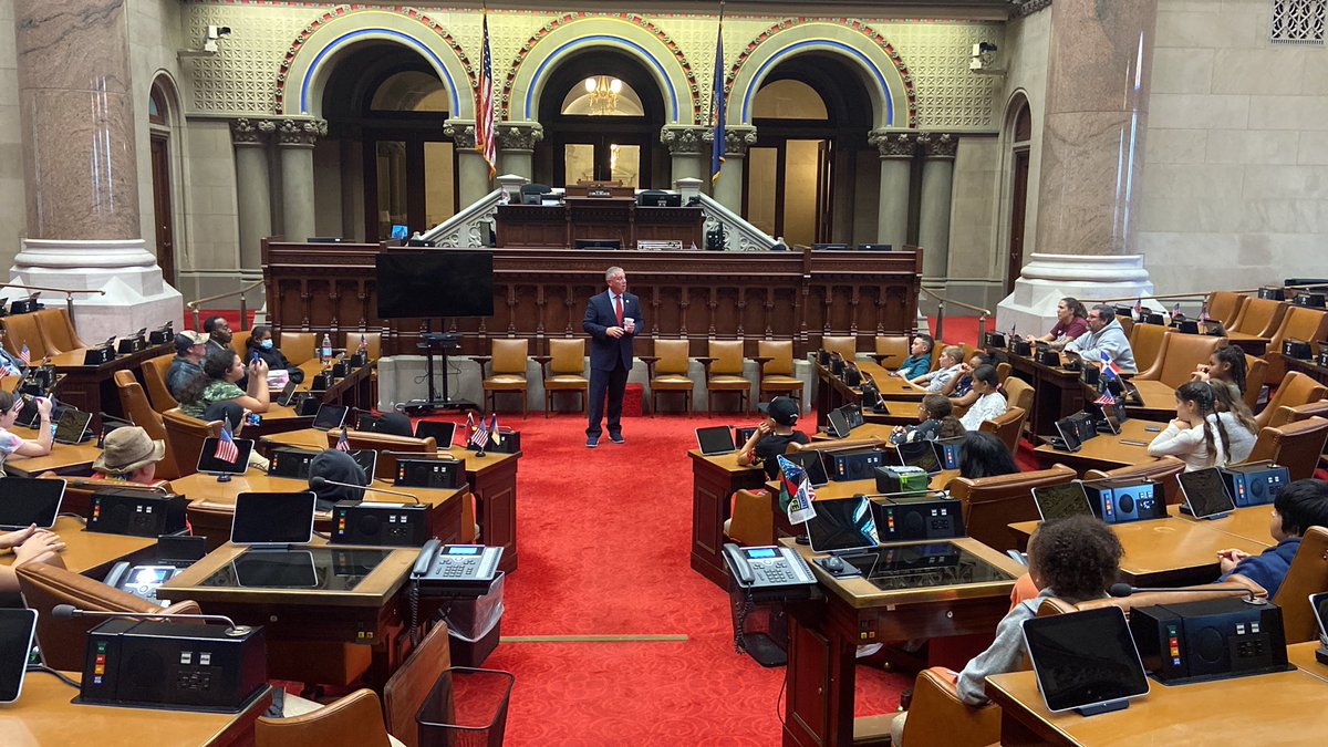 JoelleBird's tweet photo. Assemblyman John McDonald meets our 5th graders https://t.co/1s0ZQc4vSm