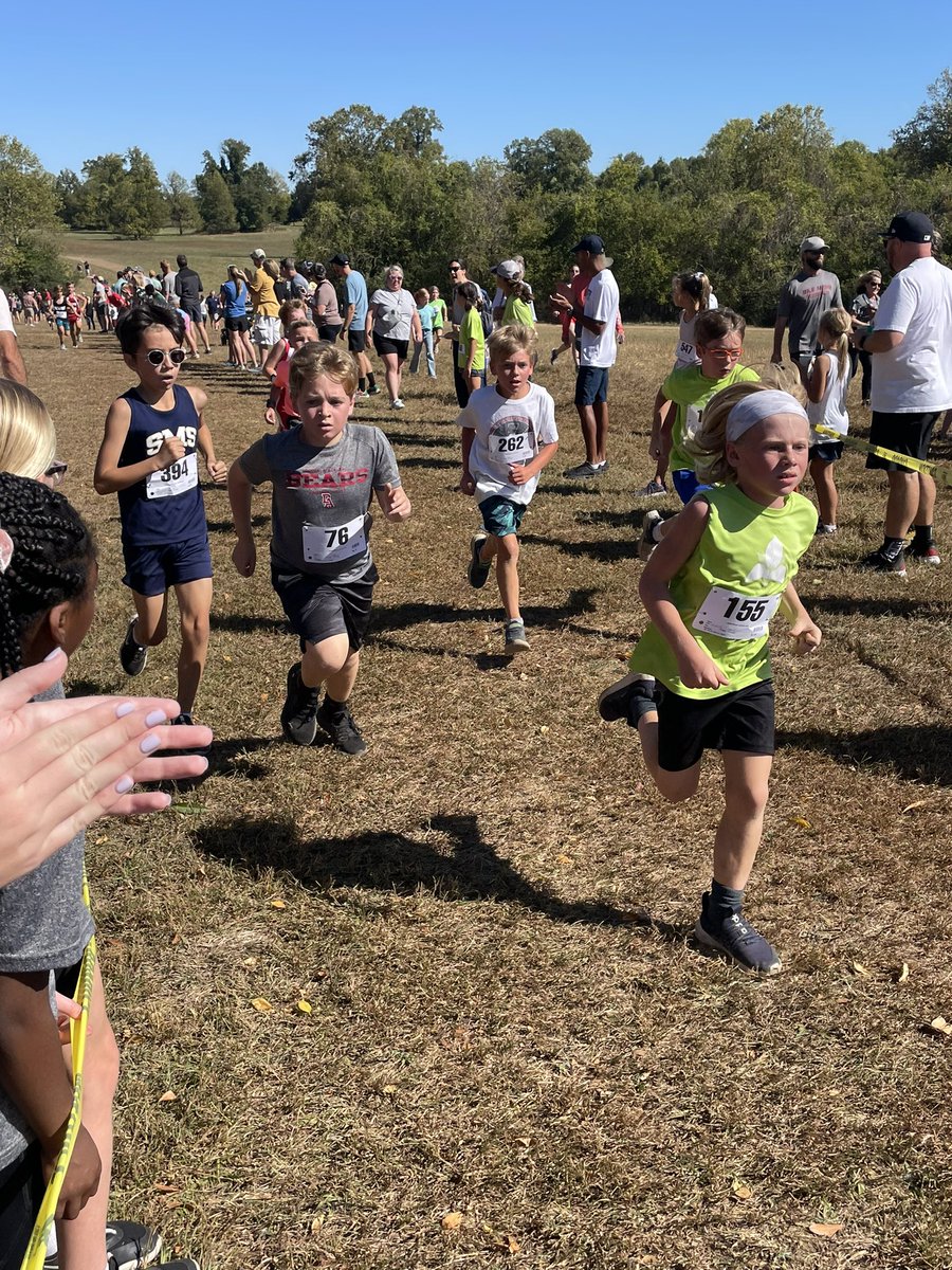 davidsonacademy's tweet photo. Our elementary XC team participated in the NYA State Qualifier at the Hermitage this past weekend. We had 5 boys and 2 girls race. Several of the runners are headed to the state meet in Knoxville qualifying as individuals. #theDAway #DAXC #elementary @athletics_da https://t.co/JKid9jOUXZ