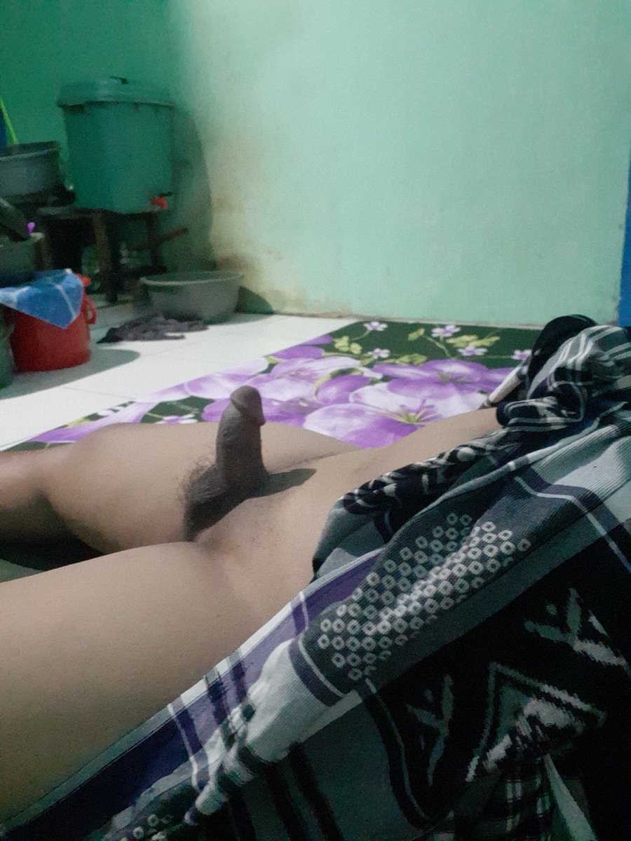Radit81049847's tweet photo. Dede kecil y mau bangun https://t.co/mA96EsHn32