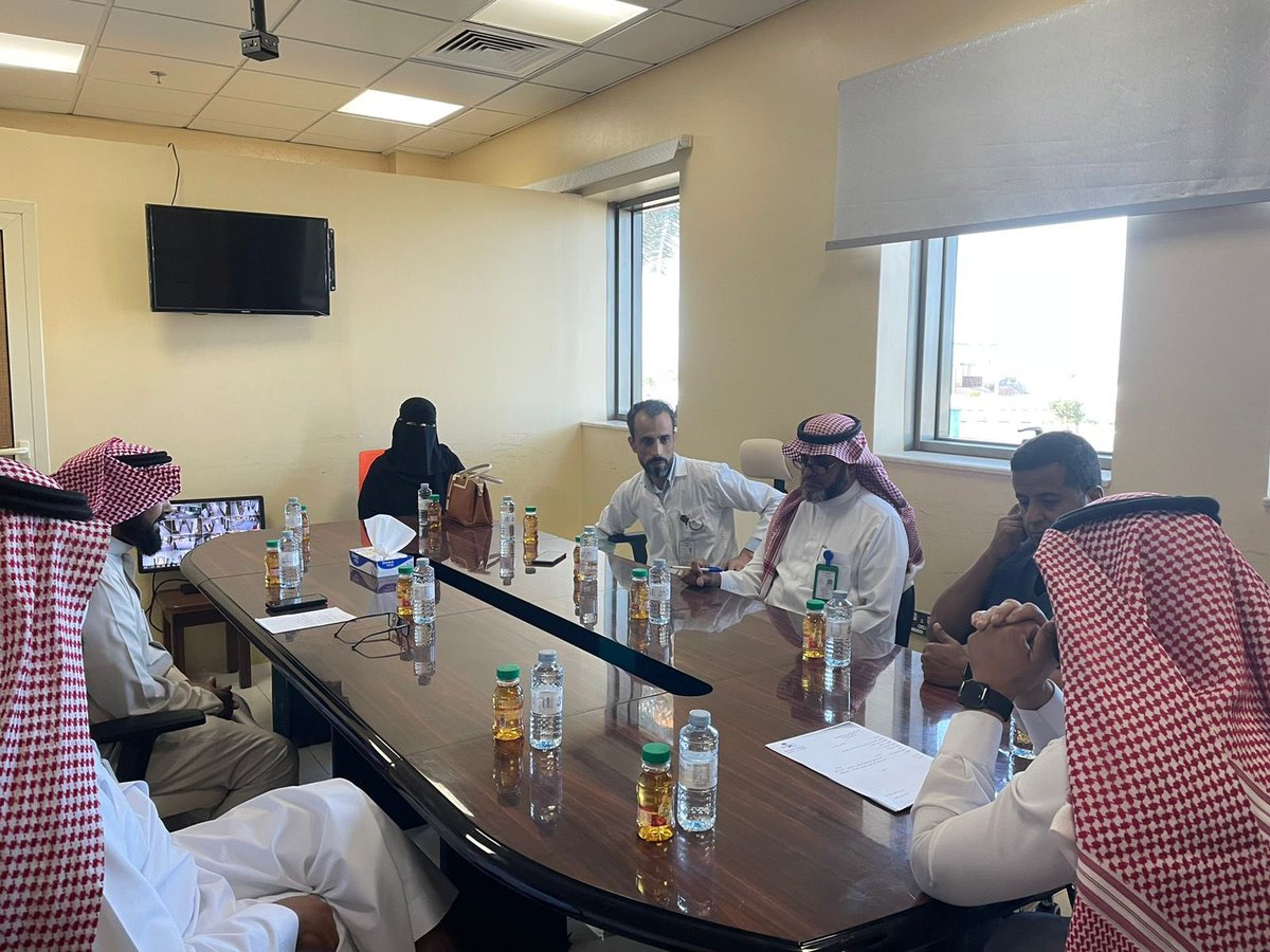 UGHospital's tweet photo. عقد المجلس الاستشاري جلسته الثالثة اليوم الاربعاء الموافق ٥-١٠-٢٠٢٢ بحضور مساعد مدير المستشفى احمد عبدالهادي ومدير تجربة المستفيد محمد الحبيشي واعضاء المجلس لمناقشة المواضيع المدرجة في اجندة الاجتماع حول  تحسين تجربة المستفيد الصحية والرقي بالخدمات المقدمة لاهالي محافظة #املج https://t.co/YtkJqXWCxq