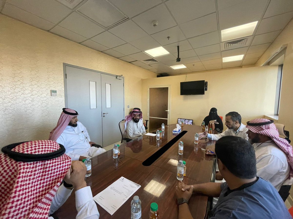 UGHospital's tweet photo. عقد المجلس الاستشاري جلسته الثالثة اليوم الاربعاء الموافق ٥-١٠-٢٠٢٢ بحضور مساعد مدير المستشفى احمد عبدالهادي ومدير تجربة المستفيد محمد الحبيشي واعضاء المجلس لمناقشة المواضيع المدرجة في اجندة الاجتماع حول  تحسين تجربة المستفيد الصحية والرقي بالخدمات المقدمة لاهالي محافظة #املج https://t.co/YtkJqXWCxq