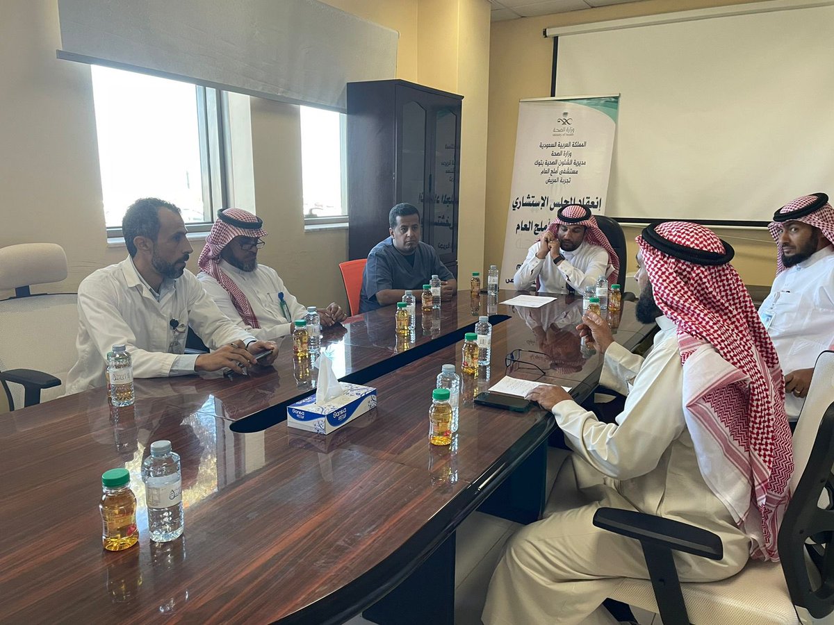 UGHospital's tweet photo. عقد المجلس الاستشاري جلسته الثالثة اليوم الاربعاء الموافق ٥-١٠-٢٠٢٢ بحضور مساعد مدير المستشفى احمد عبدالهادي ومدير تجربة المستفيد محمد الحبيشي واعضاء المجلس لمناقشة المواضيع المدرجة في اجندة الاجتماع حول  تحسين تجربة المستفيد الصحية والرقي بالخدمات المقدمة لاهالي محافظة #املج https://t.co/YtkJqXWCxq