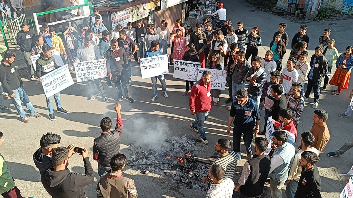 sfihpu's tweet photo. Burning the effigy of present-day #Ravanas and there #anti_people_policies
#sfihpu https://t.co/1JuWw1pF6c