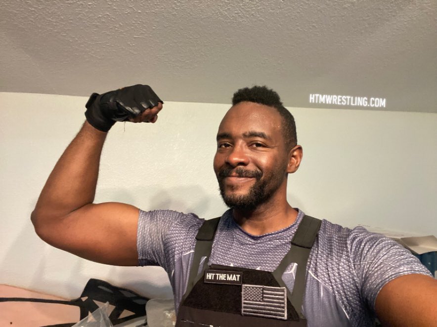 DarriusFights's tweet photo. Getting into fighting shape as I see new challenges over the horizon. Everyone wants a shot at the champ! Motivational can be elusive, do it anyway!
#htmboxing #htmwrestling #WorkoutWednesday #strong #eenbodycangetit https://t.co/Au9tCR5cX9