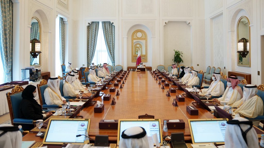 NadeebQa's tweet photo. 🚨| #مجلس_الوزراء يستعرض اقتراح ديوان الخدمة المدنية والتطوير الحكومي بتطبيق "نظام الدوام المرن على الموظفين الحكوميين" ويتخذ بشأنه القرار المناسب

وذلك سعيًا لزيادة إنتاجية الموظفين، وتخفيفًا للازدحام المروري المترتب على حضور وخروج جميع الموظفين في موعد واحد

#نديب_قطر | #قطر 🇶🇦 https://t.co/HbfZpGHYws