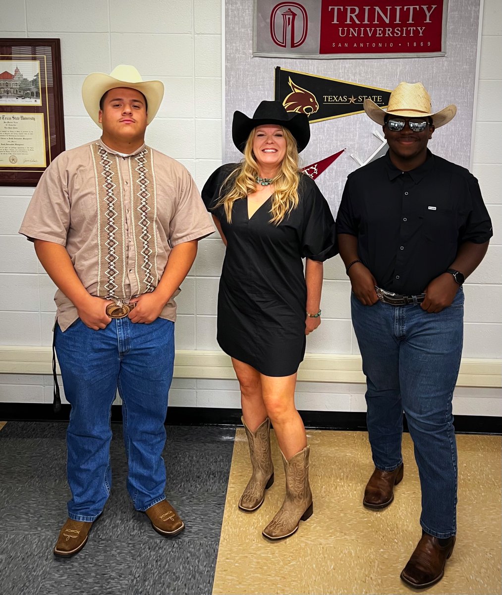 NewTechCheer's tweet photo. Homecoming week 2022.  Country vs. country club day. https://t.co/a7eGV8fTNQ