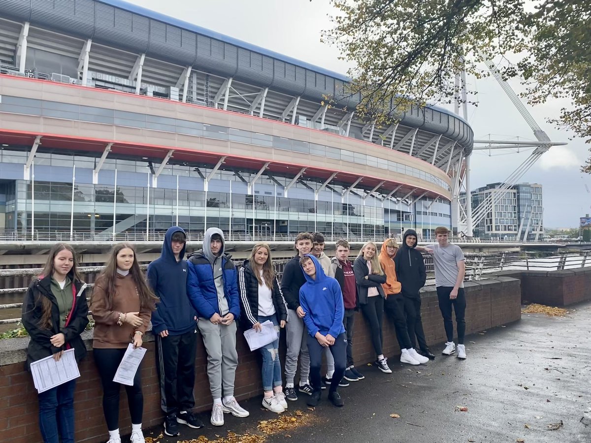 MissRTurner2's tweet photo. My year 11 Geographers braced the rain and conducted their investigation into inequality around Cardiff! 🔎📝 @HCSHumanities @DHTHeolddu @HeoldduCS https://t.co/ZAOST6EzTQ