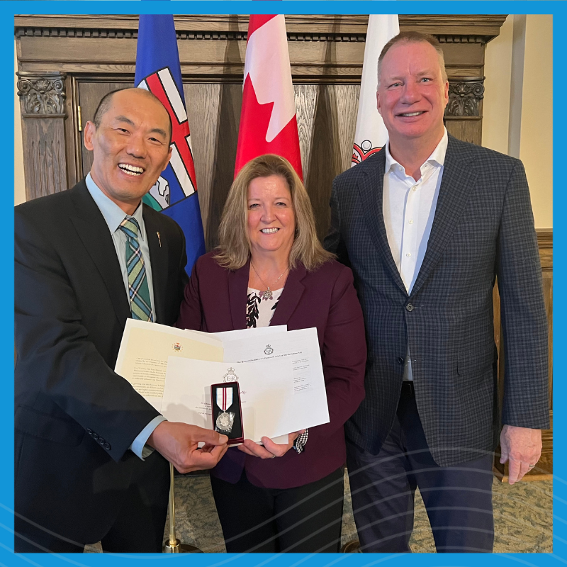 CUPSCalgaryAB's tweet image. The Queen Elizabeth II's Platinum Jubilee Medal is a symbol of achievement, one awarded only to those who have made a significant contribution to society. Congratulations to CUPS' @CarleneDonnelly for receiving this incredible honour yesterday!