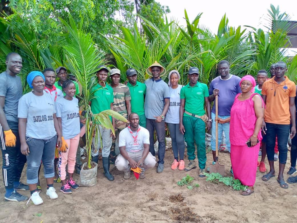 YMCASenegal's tweet photo. Notre camp d'utilité publique dans la région de Fatick commune de Djilor Saloum était un succès❤️
Nos objectifs :
-Amener les populations à s'engager à la protection de l'écosystème
-Former l'association des femmes sur la teinture et la javellisation
#ymcasenegal #ymca #ecoprojet https://t.co/SRzq2KJfxr