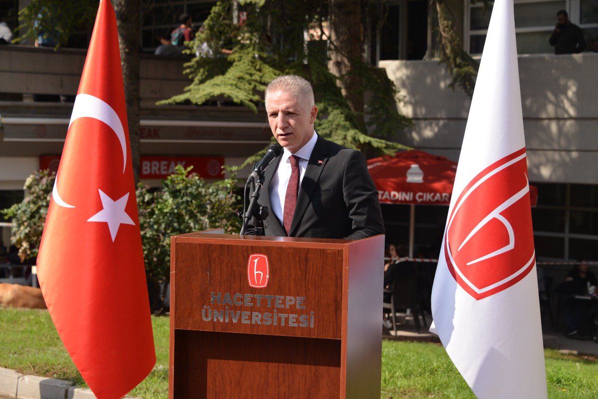 gantepvaliligi's tweet photo. Valimiz Davut Gül, Fırat kıyılarından toplanan 27.000 adet doğal taşın kullanıldığı ve 3,81’e 7,65 metre ebatıyla tek parçadan meydana getirilmiş dünyanın en büyük ‘Çingene Kızı Mozaik Replikası’nın Hacettepe Üniversitesi’nde düzenlenen açılış törenine katıldı. https://t.co/e3Nyc8J8fW