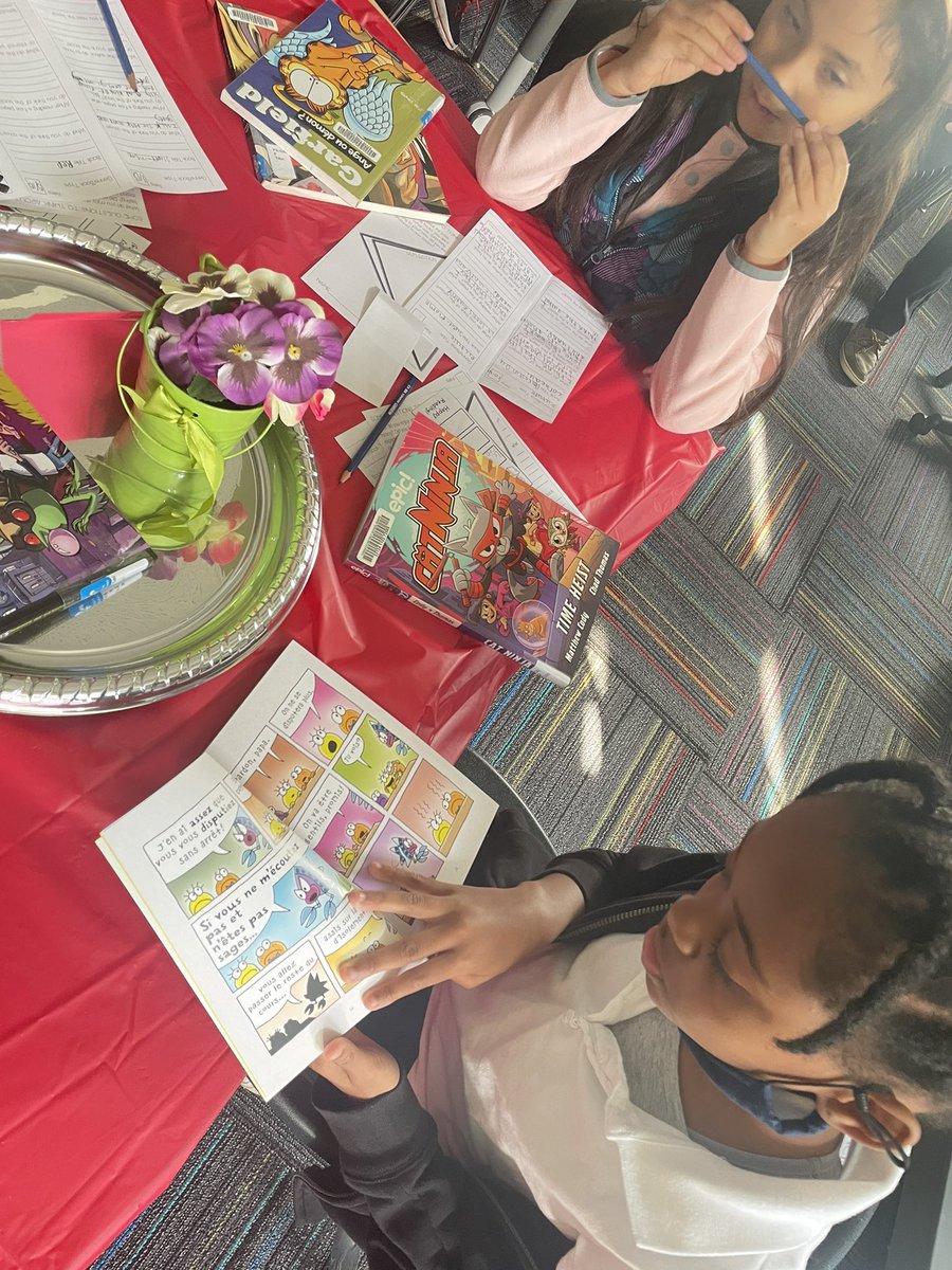 MrsMFrendjian's tweet photo. Ss enjoying a book tasting in the @BlaydonPs LLC! Exposing Ss to many new  books, topics,  and genres; continuing to ignite a love for reading. @LC2_TDSB @tdsb @TDSBLibrary https://t.co/WvXGGgKUxe