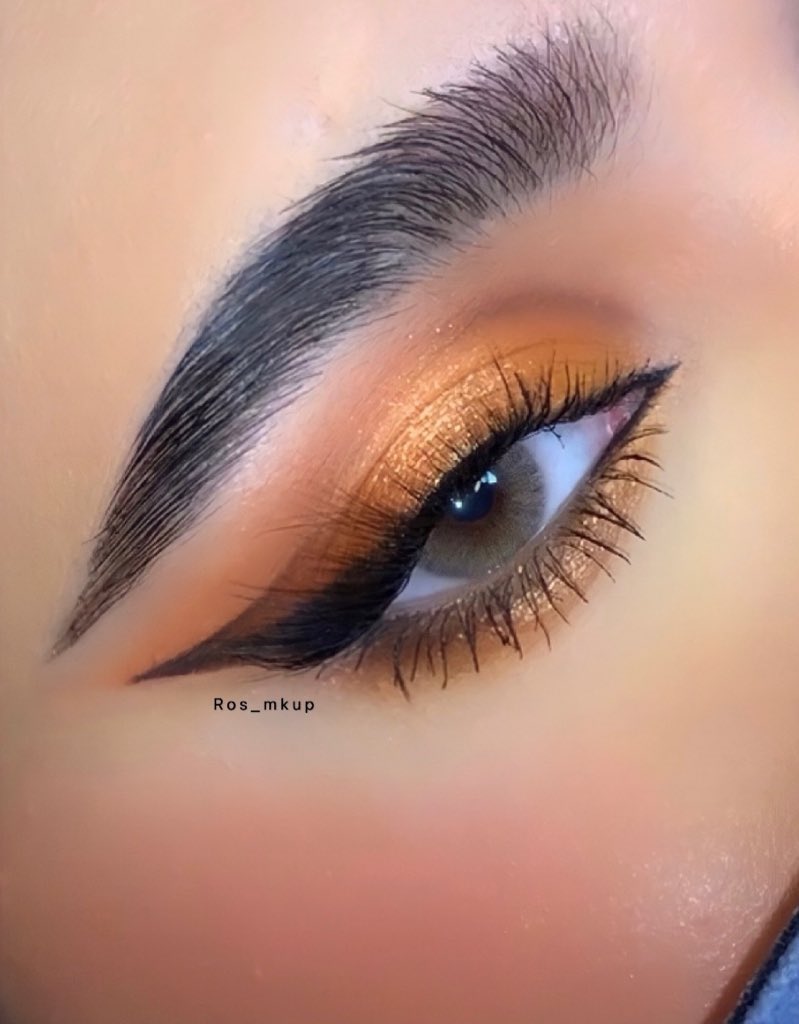 ros_mkup's tweet photo. مكياجي هالفتره اشكال والوان ♥️💙🧡💚 https://t.co/8j5pVl7SHz