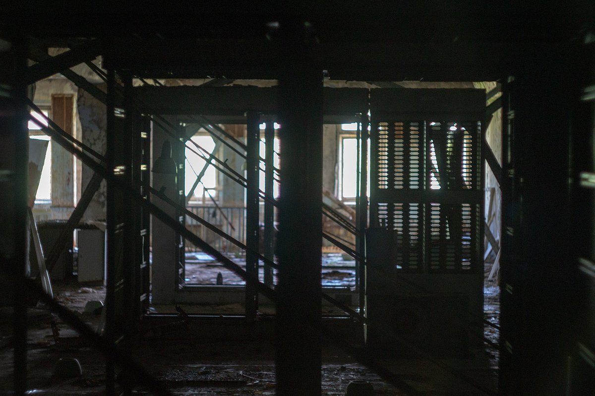 [ACTUALITÉ]
revuecaptures.org/node/6133/
<a href="/antoinentl/">antoine</a> a lu pour nous l’ouvrage «Architectures de mémoire» (2019), dirigé par <a href="/jmdallet/">Jean-Marie DALLET</a> et <a href="/nt2bert/">Bertrand Gervais</a>. Un projet pluridisciplinaire puissant, au croisement des sciences de l’information, des #étudeslittéraires et de l’#histoiredel’art.