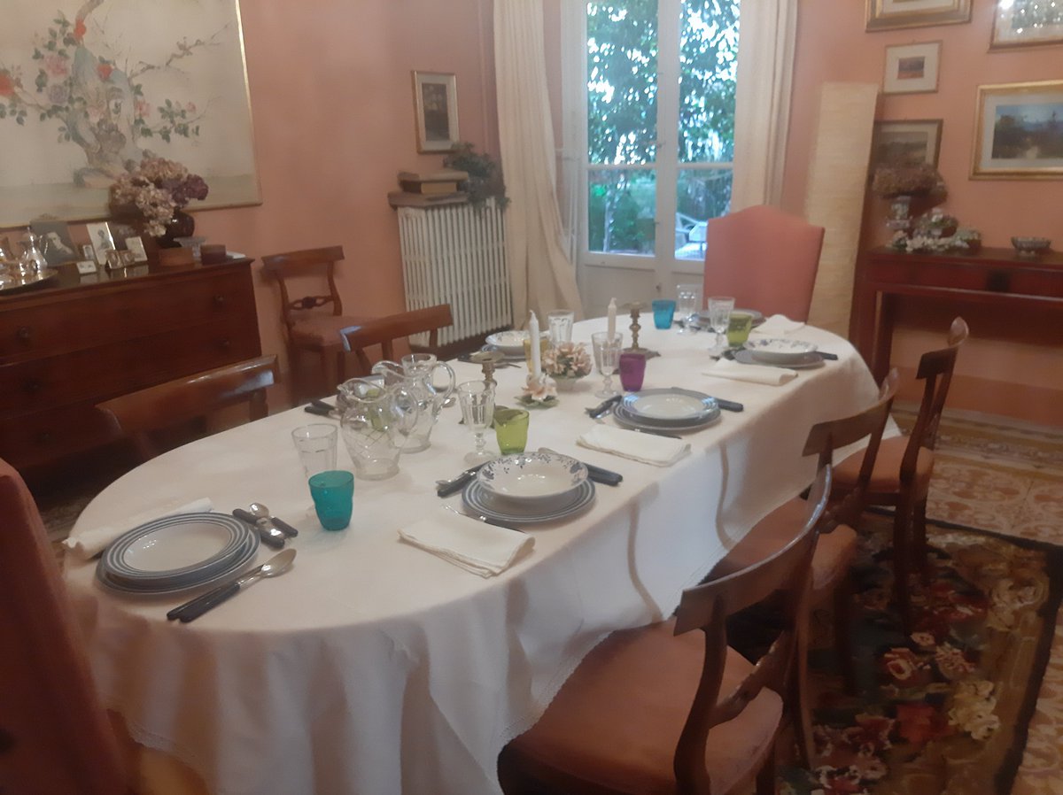 ciuffilet's tweet photo. Si fa una cenetta? #cena #amichette https://t.co/RveqM073Xb