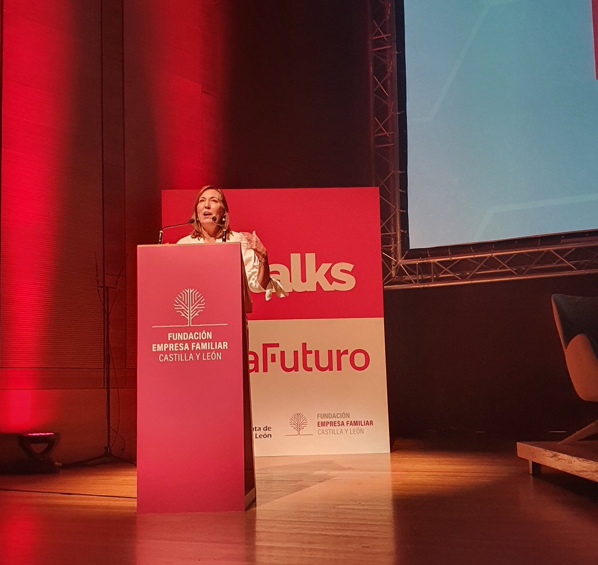 Clara Sanz tweet media